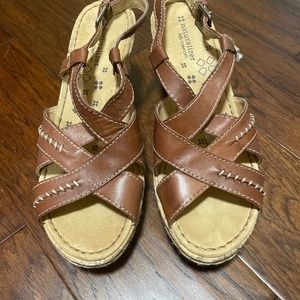 Naturalizer wedge sandals women 9.5